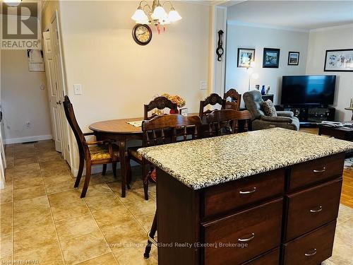 16 Lindsay Drive, Strathroy-Caradoc (Se), ON - Indoor Photo Showing Dining Room