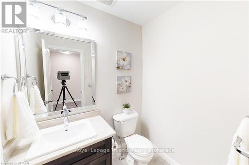 B - 135 Wimpole Street, West Perth (Mitchell), ON - Indoor Photo Showing Bathroom