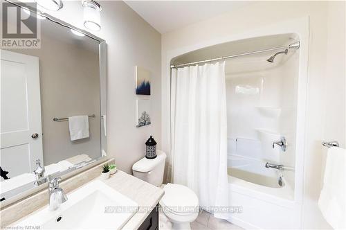 B - 135 Wimpole Street, West Perth (Mitchell), ON - Indoor Photo Showing Bathroom