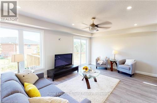 B - 135 Wimpole Street, West Perth (Mitchell), ON - Indoor Photo Showing Living Room