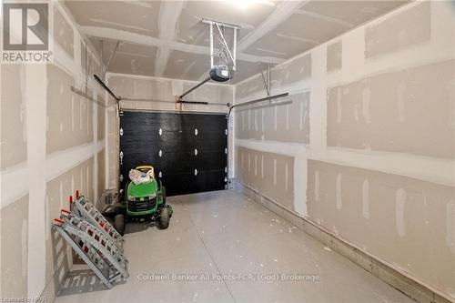 171 Elgin Avenue E, Goderich (Goderich Town), ON - Indoor Photo Showing Garage