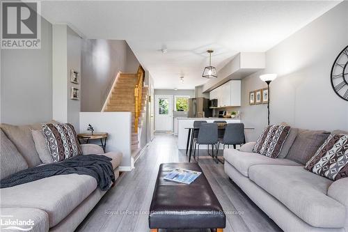 51 - 91 Green Briar Drive, Collingwood, ON - Indoor Photo Showing Living Room