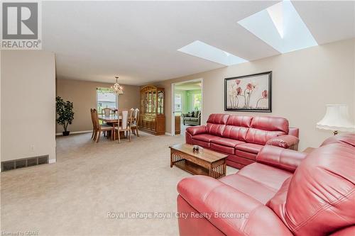 17 Sunshine Place, Wilmot, ON - Indoor Photo Showing Living Room