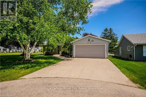 17 Sunshine Place, Wilmot, ON - Outdoor