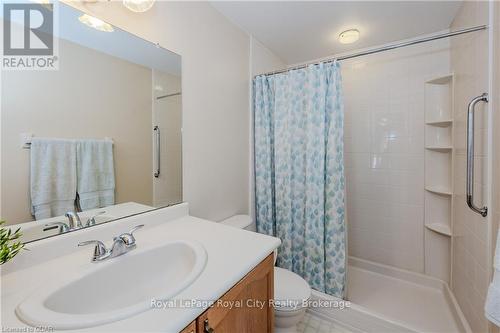 17 Sunshine Place, Wilmot, ON - Indoor Photo Showing Bathroom