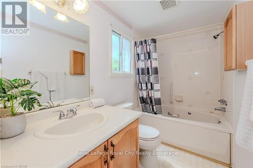 17 Sunshine Place, Wilmot, ON - Indoor Photo Showing Bathroom