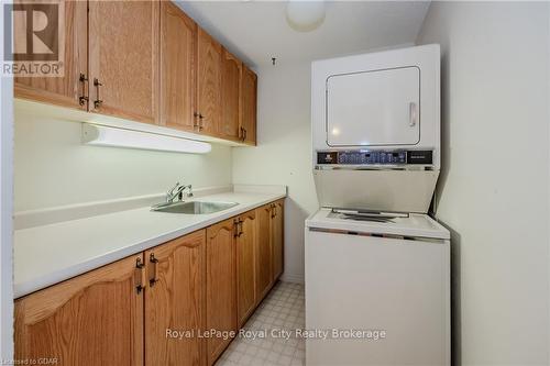 17 Sunshine Place, Wilmot, ON - Indoor Photo Showing Laundry Room