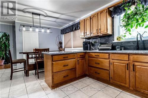 449 Bunting Road, St. Catharines (444 - Carlton/Bunting), ON - Indoor Photo Showing Kitchen