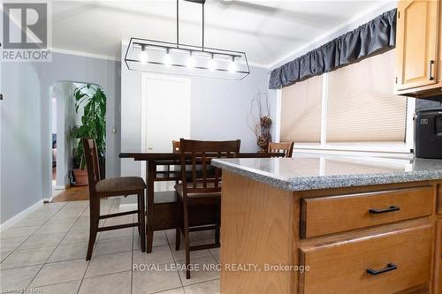 449 Bunting Road, St. Catharines (444 - Carlton/Bunting), ON - Indoor Photo Showing Kitchen