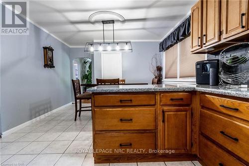 449 Bunting Road, St. Catharines (444 - Carlton/Bunting), ON - Indoor Photo Showing Kitchen