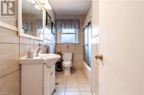 449 Bunting Road, St. Catharines (444 - Carlton/Bunting), ON - Indoor Photo Showing Bathroom