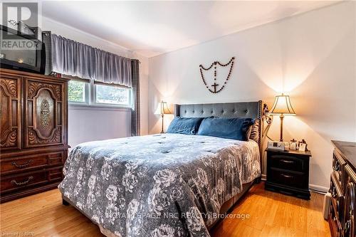 449 Bunting Road, St. Catharines (444 - Carlton/Bunting), ON - Indoor Photo Showing Bedroom