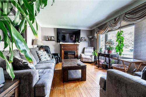 449 Bunting Road, St. Catharines (444 - Carlton/Bunting), ON - Indoor Photo Showing Living Room With Fireplace