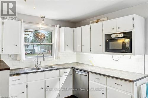 912 Mcdowell Road E, Norfolk (Green'S Corners), ON - Indoor Photo Showing Kitchen With Double Sink