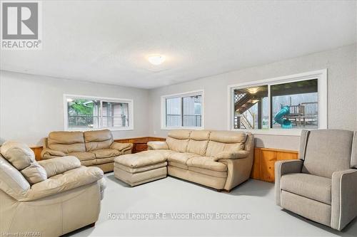 912 Mcdowell Road E, Norfolk (Green'S Corners), ON - Indoor Photo Showing Living Room