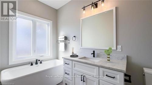 441 Coast Drive, Goderich (Goderich (Town)), ON - Indoor Photo Showing Bathroom