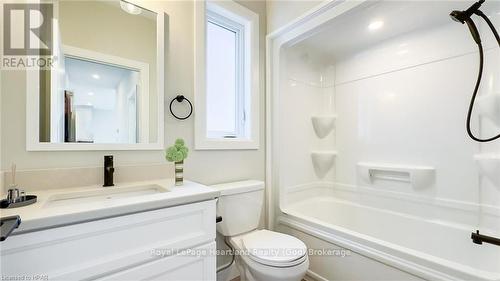 441 Coast Drive, Goderich (Goderich (Town)), ON - Indoor Photo Showing Bathroom