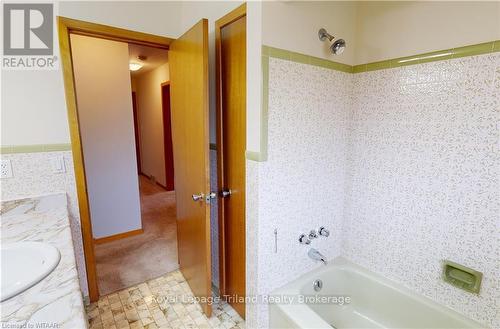 4 Segal Drive, Tillsonburg, ON - Indoor Photo Showing Bathroom