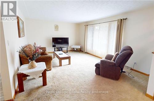 4 Segal Drive, Tillsonburg, ON - Indoor Photo Showing Living Room