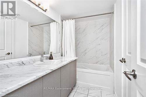 101 - 3058 Sixth Line, Oakville (1008 - Go Glenorchy), ON - Indoor Photo Showing Bathroom