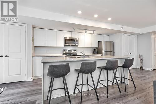 101 - 3058 Sixth Line, Oakville (1008 - Go Glenorchy), ON - Indoor Photo Showing Kitchen With Stainless Steel Kitchen With Upgraded Kitchen