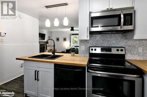 39 - 19 Dawson Drive, Collingwood, ON - Indoor Photo Showing Kitchen With Double Sink