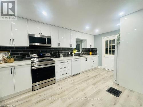 476 Hamilton Street, Huron-Kinloss (Lucknow), ON - Indoor Photo Showing Kitchen With Upgraded Kitchen