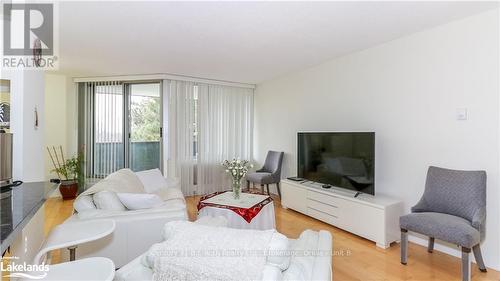 412 - 420 Mill Road, Toronto (Eringate-Centennial-West Deane), ON - Indoor Photo Showing Living Room