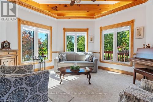 81196 Pfrimmer Road, Ashfield-Colborne-Wawanosh (Colborne Twp), ON - Indoor Photo Showing Living Room