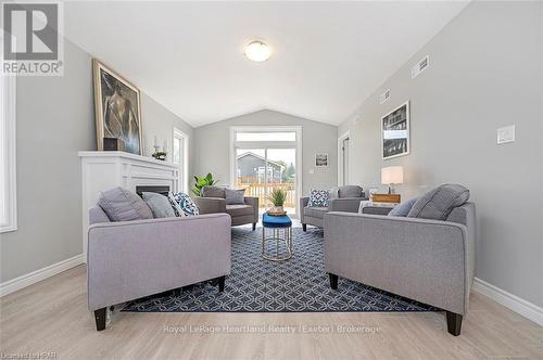 22 Blfs Vw Boulevard, Ashfield-Colborne-Wawanosh (Colborne), ON - Indoor Photo Showing Living Room With Fireplace