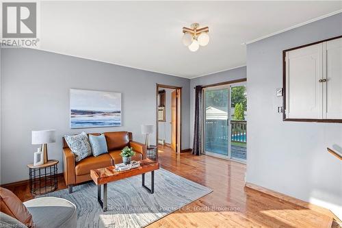 345 Huron Road, Goderich (Goderich Town), ON - Indoor Photo Showing Living Room