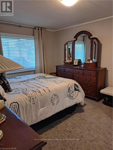 15 Velma Street, Strathroy-Caradoc (Se), ON - Indoor Photo Showing Bedroom