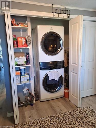 15 Velma Street, Strathroy-Caradoc (Se), ON - Indoor Photo Showing Laundry Room