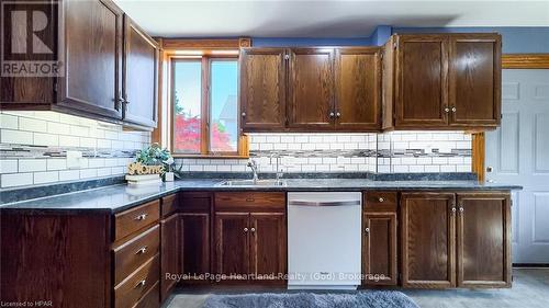 123 Elgin Avenue W, Goderich (Goderich (Town)), ON - Indoor Photo Showing Kitchen With Double Sink