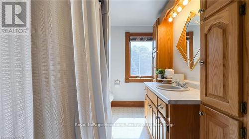 123 Elgin Avenue W, Goderich (Goderich (Town)), ON - Indoor Photo Showing Bathroom