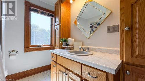 123 Elgin Avenue W, Goderich (Goderich (Town)), ON - Indoor Photo Showing Bathroom