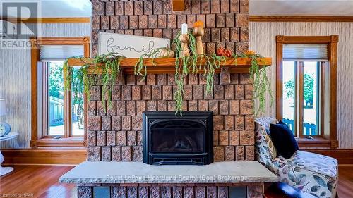 123 Elgin Avenue W, Goderich (Goderich (Town)), ON - Indoor Photo Showing Living Room With Fireplace