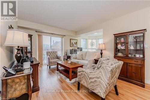 302 - 20 St George Street, Kitchener, ON - Indoor Photo Showing Living Room