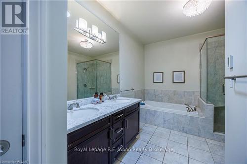 102 - 5 Wood Haven Drive, Tillsonburg, ON - Indoor Photo Showing Bathroom