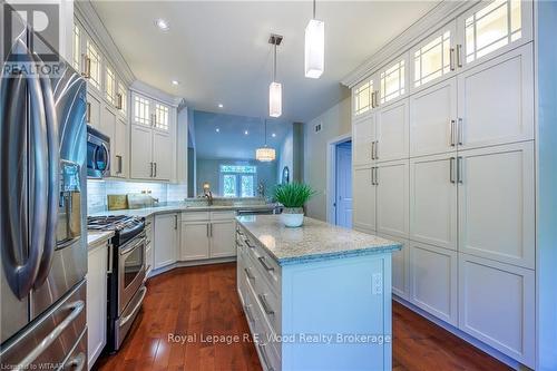 102 - 5 Wood Haven Drive, Tillsonburg, ON - Indoor Photo Showing Kitchen With Upgraded Kitchen