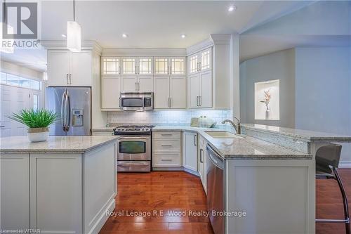 102 - 5 Wood Haven Drive, Tillsonburg, ON - Indoor Photo Showing Kitchen With Upgraded Kitchen