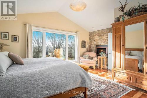 24 Doris Avenue, Ottawa, ON - Indoor Photo Showing Bedroom