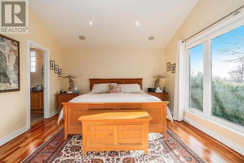 24 Doris Avenue, Ottawa, ON - Indoor Photo Showing Bedroom