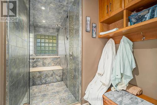 24 Doris Avenue, Ottawa, ON - Indoor Photo Showing Bathroom