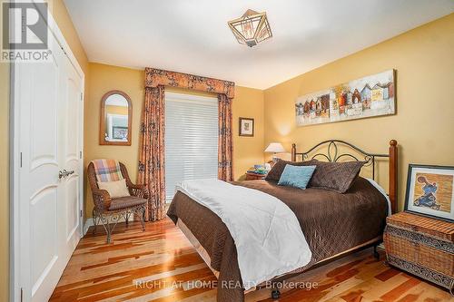 24 Doris Avenue, Ottawa, ON - Indoor Photo Showing Bedroom