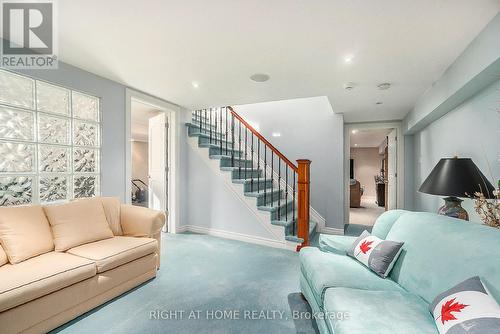 24 Doris Avenue, Ottawa, ON - Indoor Photo Showing Living Room