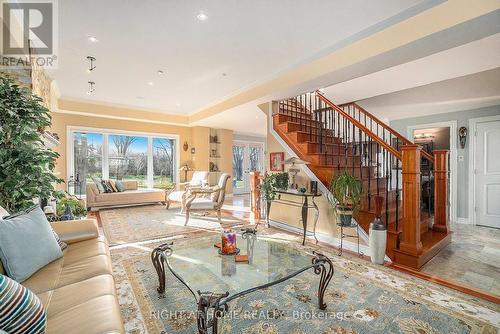 24 Doris Avenue, Ottawa, ON - Indoor Photo Showing Living Room