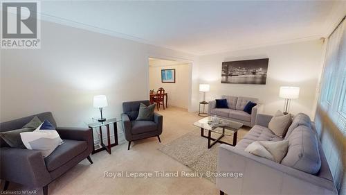 845 Sunset Boulevard, Woodstock (Woodstock - South), ON - Indoor Photo Showing Living Room