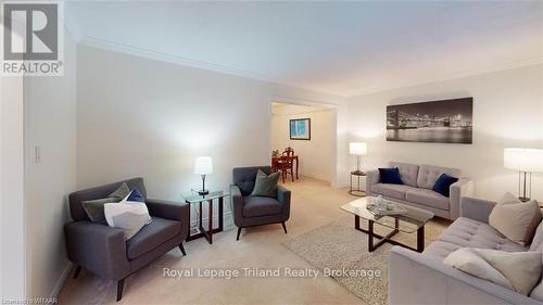 845 Sunset Boulevard, Woodstock (Woodstock - South), ON - Indoor Photo Showing Living Room