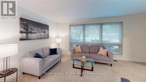 845 Sunset Boulevard, Woodstock (Woodstock - South), ON - Indoor Photo Showing Living Room